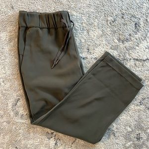 Lululemon On The Fly Crop Woven 23”